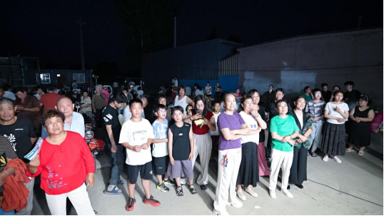燃爆定州！易佰施万人观摩暨粉丝回馈节定州明月店镇嗨翻现场！